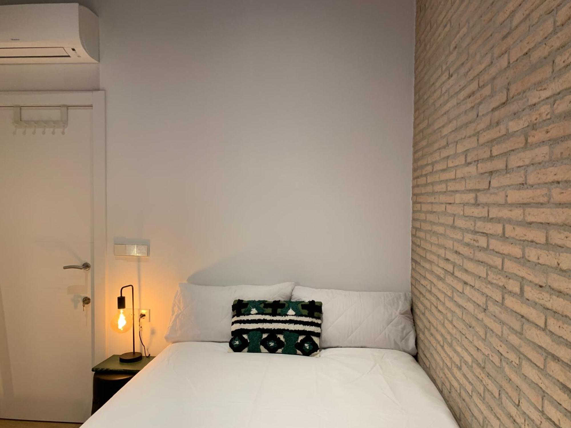 La Reina Beach Rooms Valencia Exterior foto